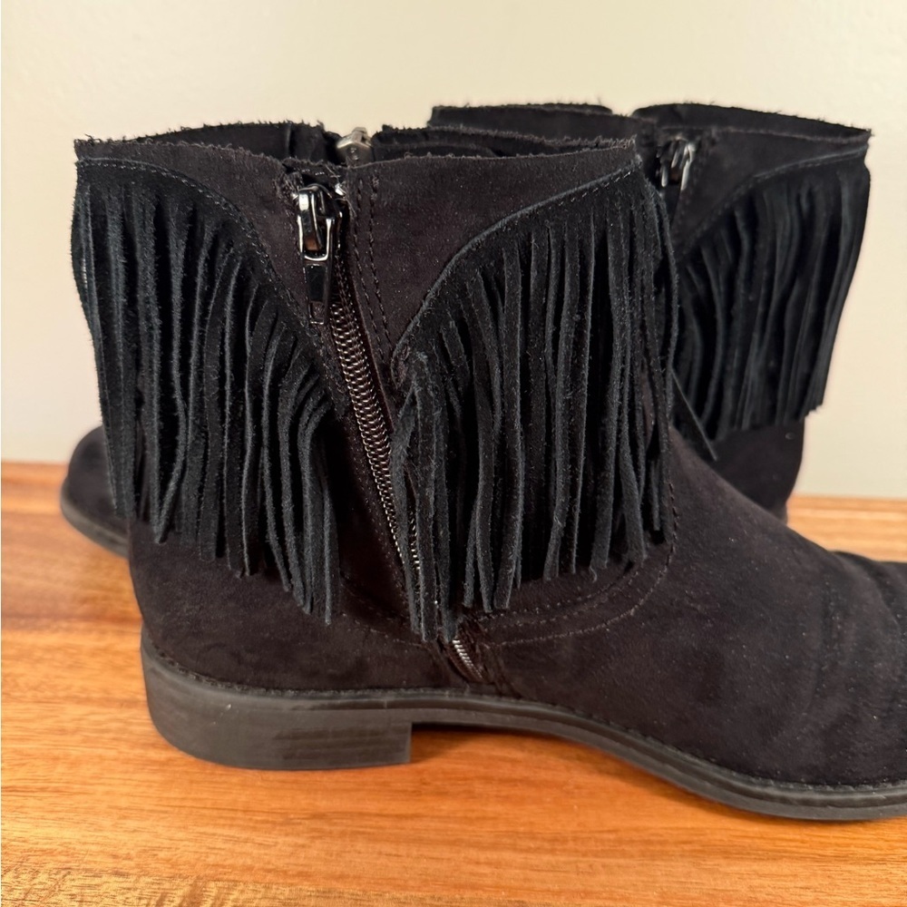 Black Suede Fringed Zippered Ankle Boots Size 9.5 - Picture 4 of 9